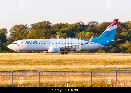 Findel, Luxemburg - 24. Juni 2020: Luxair Boeing 737-800 Flugzeug am Flughafen Findel (LUX) in Luxemburg. Boeing ist ein amerikanischer Flugzeughersteller Stockfoto