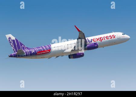 Hongkong, China - 20. September 2019: HK Express Airbus A321 am Flughafen Hongkong (HKG) in China. Airbus ist ein europäischer Flugzeughersteller Stockfoto