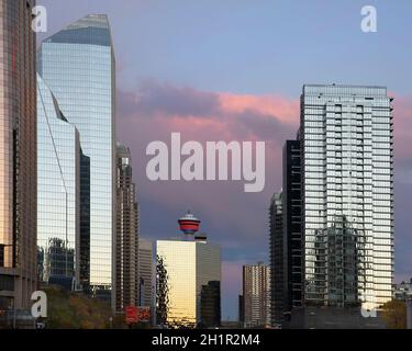 Downtown Calgary Moderne Bürogebäude und Hotels im zentralen Geschäftsviertel Stockfoto
