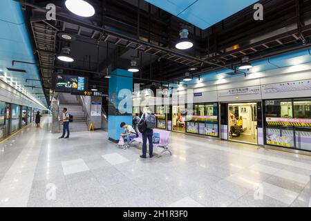 Shanghai, China - 28. September 2019: Shanghai Metro Hongqiao Airport Terminal 1 MRT-Station in China. Stockfoto