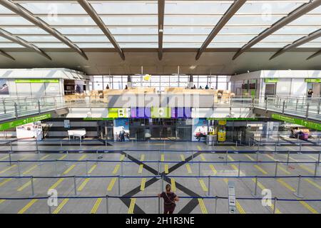 Dortmund, 10. August 2020: Terminal des Dortmunder Flughafens (DTM) in Deutschland. Stockfoto