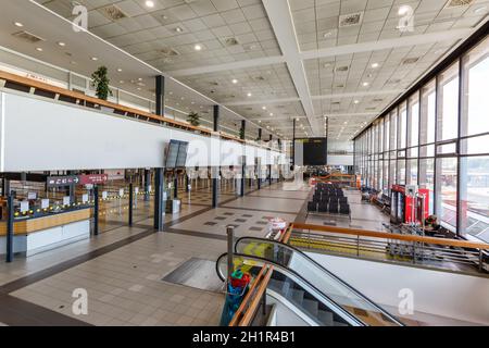 Berlin, Deutschland - 20. August 2020: Berlin Schönefeld SXF Airport Terminal in Deutschland. Stockfoto