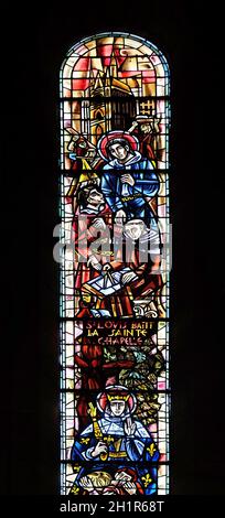 St Louis baut die Heilige Kapelle, Glasfenster in der Basilika von Sacré Coeur, gewidmet dem Heiligen Herzen Jesu in Paris, Frankreich Stockfoto