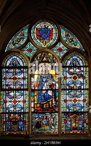 Saint Louis mit der Dornenkrone, Kirchenfenster von St. Germain-l'Auxerrois Kirche in Paris, Frankreich Stockfoto