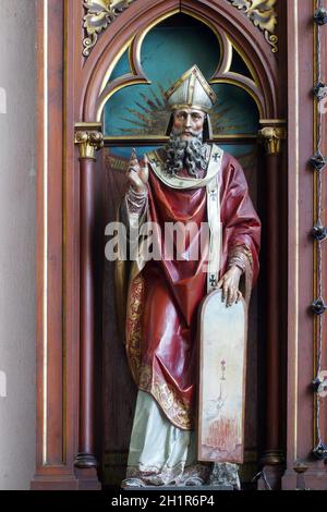 Statue des Heiligen Kyrill auf dem Altar des Unbefleckten Herzens Mariens in der Pfarrkirche des Heiligen Nikolaus in Krapina, Kroatien Stockfoto