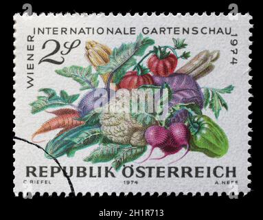 Briefmarke gedruckt in Österreich, gewidmet der Internationalen Gartenschau Wien, Gemüse, ca. 1974 gezeigt Stockfoto