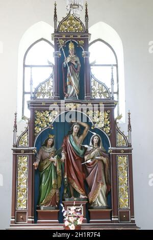 Altar der Heiligen Fabian und Sebastian in der Pfarrei unserer Lieben Frau der Wunder in Ostarije, Kroatien Stockfoto