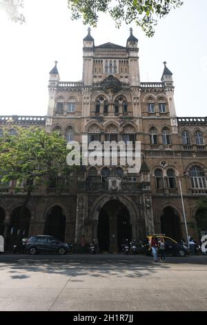 Elphinstone College aus der Kolonialzeit in der Mahatma Gandhi Road, Kala Ghoda, Fort, Mumbai, Indien Stockfoto