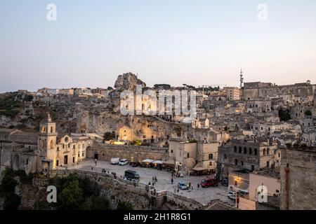 Matera, Italien - 17. September 2019: Blick auf die Sassi di Matera ein historischer Stadtteil in der Stadt Matera, bekannt für ihre alten Höhlenwohnungen Stockfoto