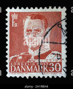 Die in Dänemark gedruckte Briefmarke zeigt König Frederik IX., Serie, um 1950 Stockfoto