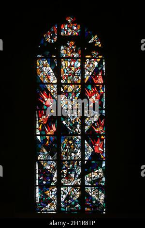 Glasfenster, Stiftskirche St. George in Tübingen, Deutschland Stockfoto