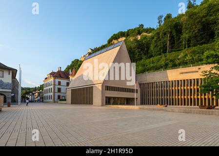 Vaduz, Liechtenstein - 28. Mai 2016: Ansicht des nationalen Parlaments Fürstentum Liechtenstein (Vaduz State Capitol Forum). Stockfoto