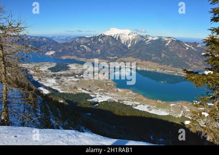 Blick von der Bleckwand auf den Wolfgangsee im Winter, Bezirk Gmunden, Salzkammergut, Oberösterreich, Österreich, Europa - Blick von der Bleckwand nach Stockfoto