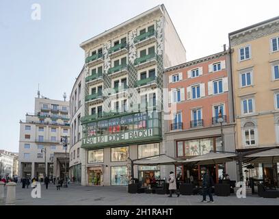 Triest, Italien. 24. Februar 2921. Die Außenansicht des Bartoli-Hauses in der Innenstadt Stockfoto