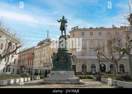 Triest, Italien. 24. Februar 2921. Das Maximiliandenkmal von Österreich auf dem Venedigplatz im Stadtzentrum Stockfoto