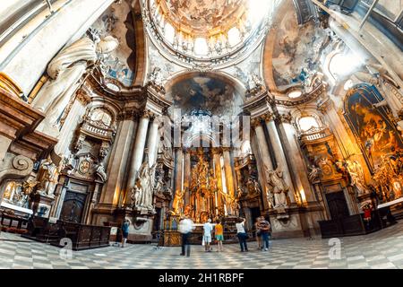 Prag, Tschechische Republik - 28. Mai 2017: Innenansicht der Nikolaskathedrale in Mala Strana Stockfoto