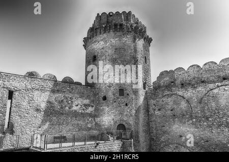 Blick auf die malerische Burg Aragonese, alias Le Castella, am Ionischen Meer in der Stadt Isola di Capo Rizzuto, Italien Stockfoto