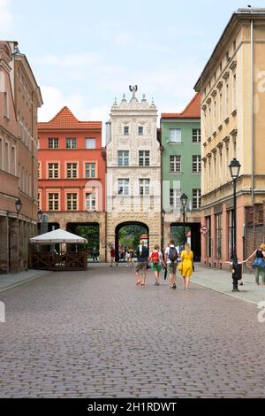 Torun, Polen - 27. Juni 2020: Barockbaustein Caesar Arch, Gebäude aus dem 18. Jahrhundert neben dem Altstädter Ring, Piekary Straße Stockfoto