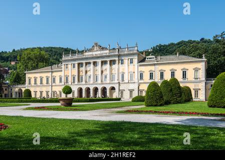 Como, Italien - 27. Mai 2016: Blick auf die Villa Olmo am Seeufer der Stadt Como, Italien. Stockfoto