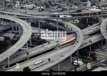 Richter Harry Pregerson Interchange, Kreuzung der I-105 und I-110 (Glenn Anderson Freeway und Harbor Freeway), Los Angeles, Kalifornien, USA. Stockfoto