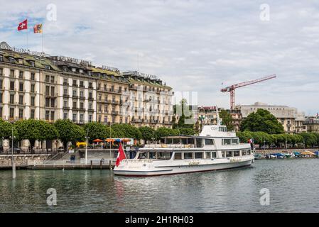 Genf, Schweiz - 25. Mai 2016: Kreuzfahrtschiff benannt - Henry Dunant vom Gründer des Internationalen Komitees des Roten Kreuzes, Organisation des Roten Kreuzes BA Stockfoto