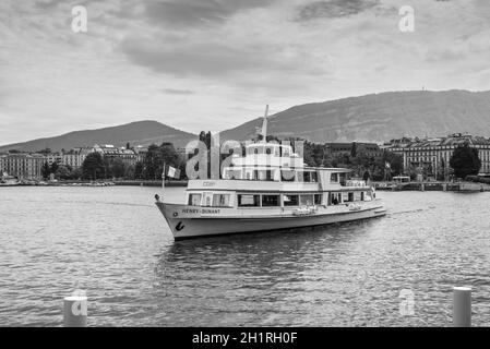 Genf, Schweiz - 25. Mai 2016: Kreuzfahrtschiff benannt - Henry Dunant vom Gründer des Internationalen Komitees des Roten Kreuzes, Organisation des Roten Kreuzes BA Stockfoto