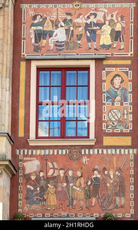 Danzig, Polen - 6. September 2020: Die Fassade des restaurierten Patrizierhauses von Gdańsk auf dem langen Markt Stockfoto