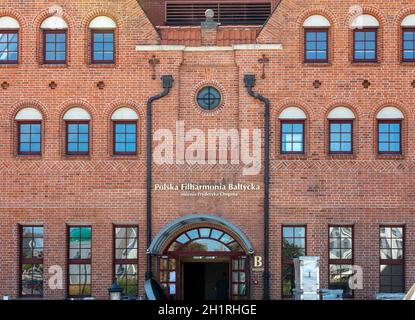 Gdansk, Polen - 9. September 2020: Polish Baltic F. Chopin Philharmonic in Gdansk ist ein Konzertsaal auf der Insel Olowianka am Fluss Motlawa. Stockfoto