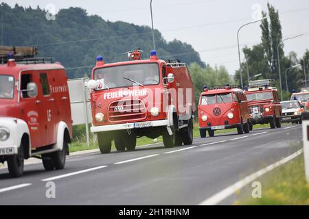 Treffen von Feuerwehr-Oldtimer Fahrzeugen, Bezirk Vöcklabruck, Oberösterreich, Österreich, Europa - Treffen der Feuerwehr-Oldtimer, Vöcklabr Stockfoto