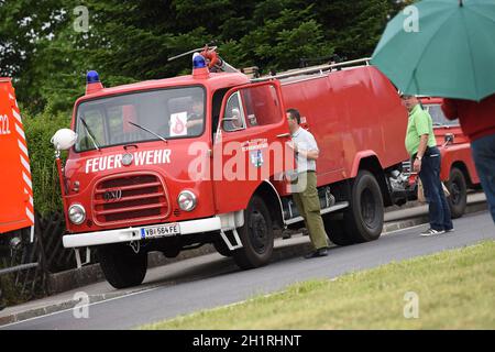 Treffen von Feuerwehr-Oldtimer Fahrzeugen, Bezirk Vöcklabruck, Oberösterreich, Österreich, Europa - Treffen der Feuerwehr-Oldtimer, Vöcklabr Stockfoto