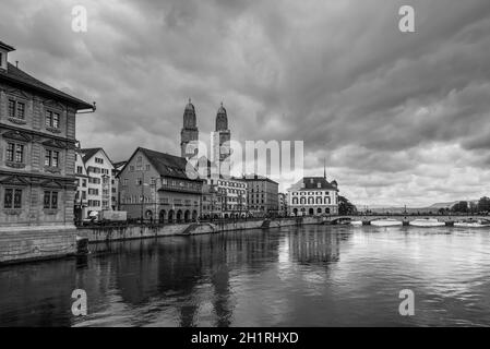 Zürich, Schweiz - 24. Mai 2016: Architektur von Zürich in trüben Regenwetter, die größte Stadt der Schweiz und die Hauptstadt des Kantons Stockfoto