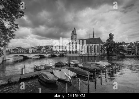 Zürich, Schweiz - 24. Mai 2016: Architektur von Zürich in trüben Regenwetter, die größte Stadt der Schweiz und die Hauptstadt des Kantons Stockfoto