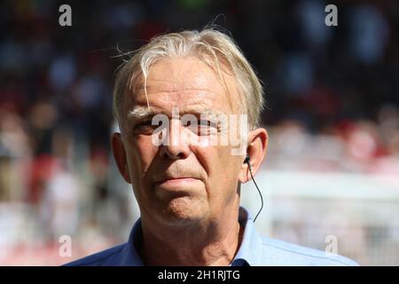 Volker Finke, Ex-Trainer Freiburg und Köln, 1. BL: 19-20: 3. Spt. SC Freiburg vs. 1. DIE DFL-VORSCHRIFTEN DES FC KÖLN VERBIETEN DIE VERWENDUNG VON FOTOS ALS IMAG Stockfoto