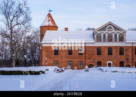 Die Burg Raudondvaris ist eine Gotik-Renaissance-Gastgentrenresidenz in Raudondvaris, Litauen. Stockfoto