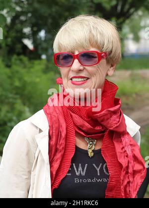 Monika Ehrhardt-Lakomy während der Einweisungsfeier der Reinhard-Lakomy-Straße in Magdeburg Stockfoto