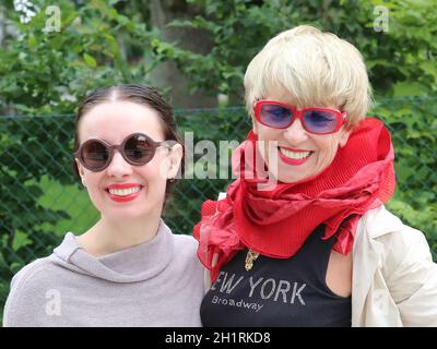 Monika Ehrhardt-Lakomy während der Einweisungsfeier der Reinhard-Lakomy-Straße in Magdeburg Stockfoto