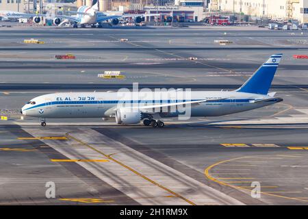 Dubai, Vereinigte Arabische Emirate - 27. Mai 2021: El Al Israel Airlines Boeing 787-9 Dreamliner in der Retro-Lackierung am Flughafen Dubai (DXB) in der U Stockfoto