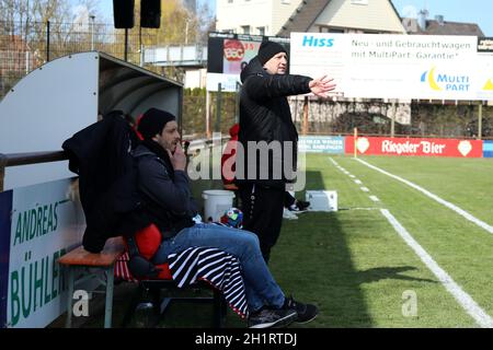 Trainergespann des BSC: Albrecht Leon (FC 08 Villingen) Trainer Dennis Bührer (Bahlinger SC) und Co-Trainer Axel Siefert (Bahlinger SC) beim Spiel der Stockfoto