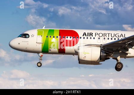 Lissabon, Portugal - 22. September 2021: TAP Air Portugal Airbus A320neo am Flughafen Lissabon (LIS) in Portugal. Stockfoto