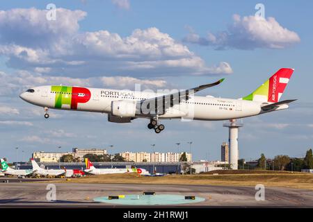 Lissabon, Portugal - 22. September 2021: TAP Air Portugal Airbus A330-900neo am Flughafen Lissabon (LIS) in Portugal. Stockfoto