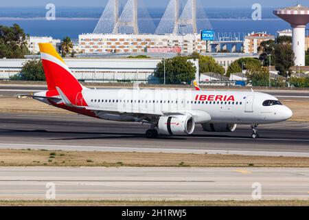 Lissabon, Portugal - 24. September 2021: Iberia Airbus A320neo am Flughafen Lissabon (LIS) in Portugal. Stockfoto