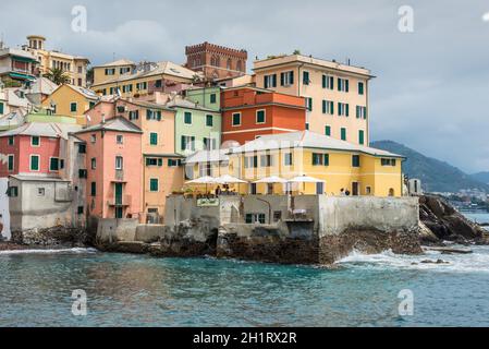 Genua, Italien - 14. Mai 2017: Boccadasse - kleines Fischerdorf in der Nähe der Stadt Genua, Italien. Stockfoto