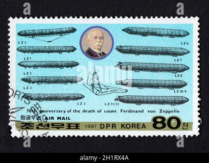 DPR Korea - UM 1987: Briefmarke Ferdinand von Zeppelin gewidmet. Geschichte der Leichtbau-Technik. Post srtamp mit Bild der späteren Inven Stockfoto