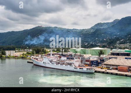 Victoria, Mahe, Insel, Seychellen - 17. Dezember 2015: ozeanographische Forschung Schiff Admiral Vladimirsky (russische Ostseeflotte) in Port Victoria, Ma Stockfoto