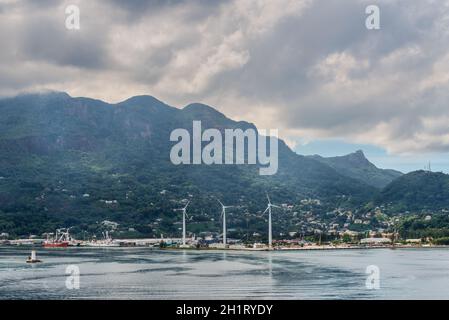 Victoria, Mahe, Insel, Seychellen - 17. Dezember 2015: Panoramablick über den Port Victoria Hafen, Mahe Island, Seychellen, Indischer Ozean, Ost-Afrika. Stockfoto
