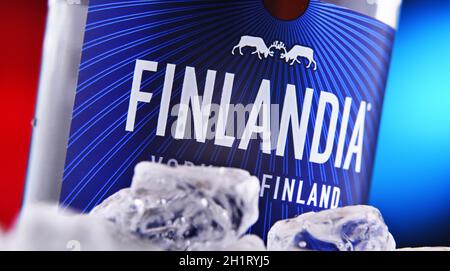 POZNAN, POL - 28. JAN 2021: Flasche Finlandia, eine Marke finnischer Wodka im Besitz der Brown-Forman Corporation und in 135 Ländern vertrieben. Stockfoto