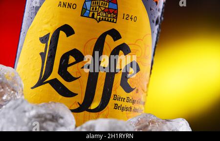 POSEN, POL - 18. FEB 2021: Flasche Leffe, eine Biermarke von InBev Belgium, dem europäischen operativen Arm der globalen Anheuser-Busch InBev bre Stockfoto