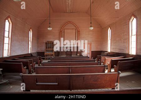 Innerhalb der Kirche, Green Street, Bodie Ghost Town, 8379 Fuß / 2554 m Höhe, Bodie Hills, Mono County, Eastern Sierra, Kalifornien, Usa. Stockfoto