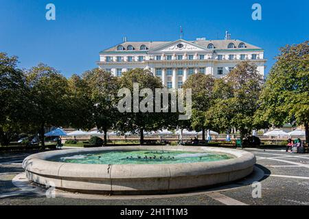 Wasserbrunnen vor dem Hotel Esplanade in Zagreb, Kroatien Stockfoto