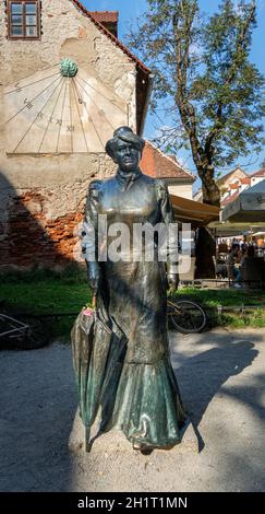 Statue der Schriftstellerin Marija Jurić Zagorka in der Stadt Zagreb, Kroatien Stockfoto
